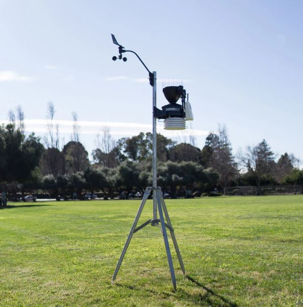 Davis 7716A Mounting Tripod with Lag Bolts for Vantage Pro2 and Vantage Vue